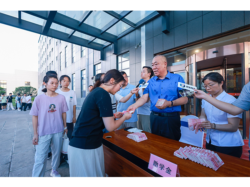 河南JDB电子｜陆续22年助学路，赞助4800余名寒门学子圆梦大学